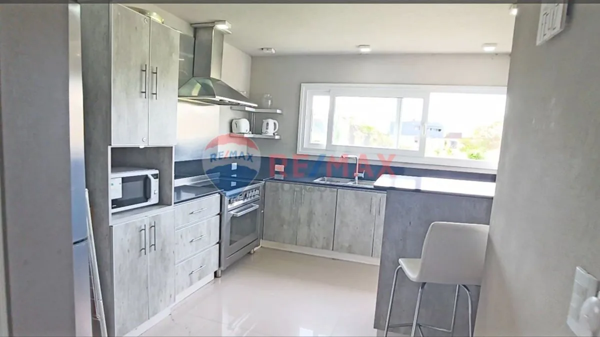 Casa en venta 5 amb pileta Res. l  Costa Esmeralda foto 5