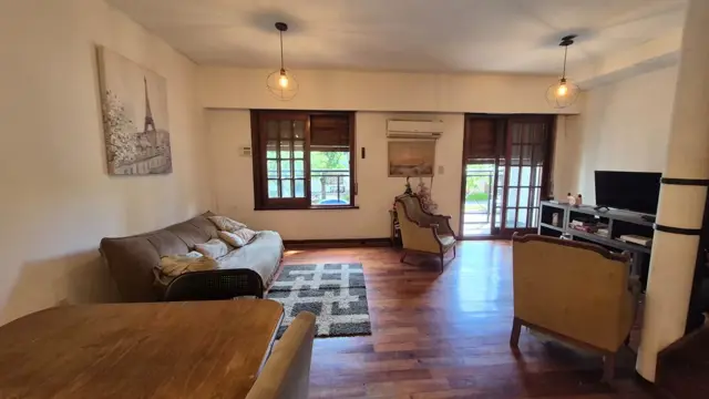 VILLA DEVOTO-Casa a Refaccionar TRÍPLEX CON JARDÍN, TERRAZA Y 3 COCHERAS