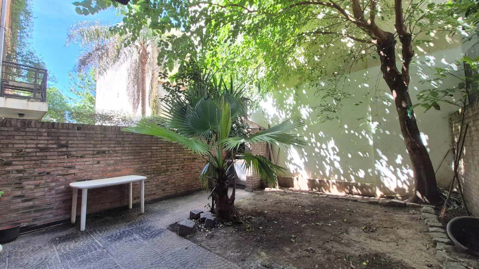 VILLA DEVOTO-Casa a Refaccionar TRÍPLEX CON JARDÍN, TERRAZA Y 3 COCHERAS foto 4