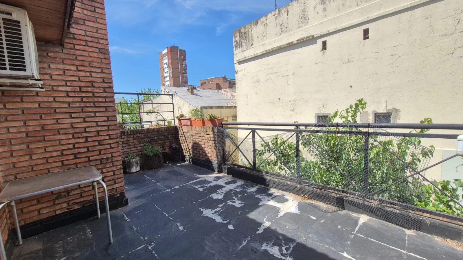 VILLA DEVOTO-Casa a Refaccionar TRÍPLEX CON JARDÍN, TERRAZA Y 3 COCHERAS foto 5