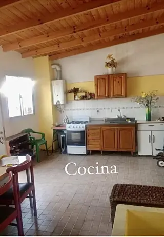 Casa en lote propio, 3 departamentos. Lote con patio y terraza - zona Pompeya foto 4