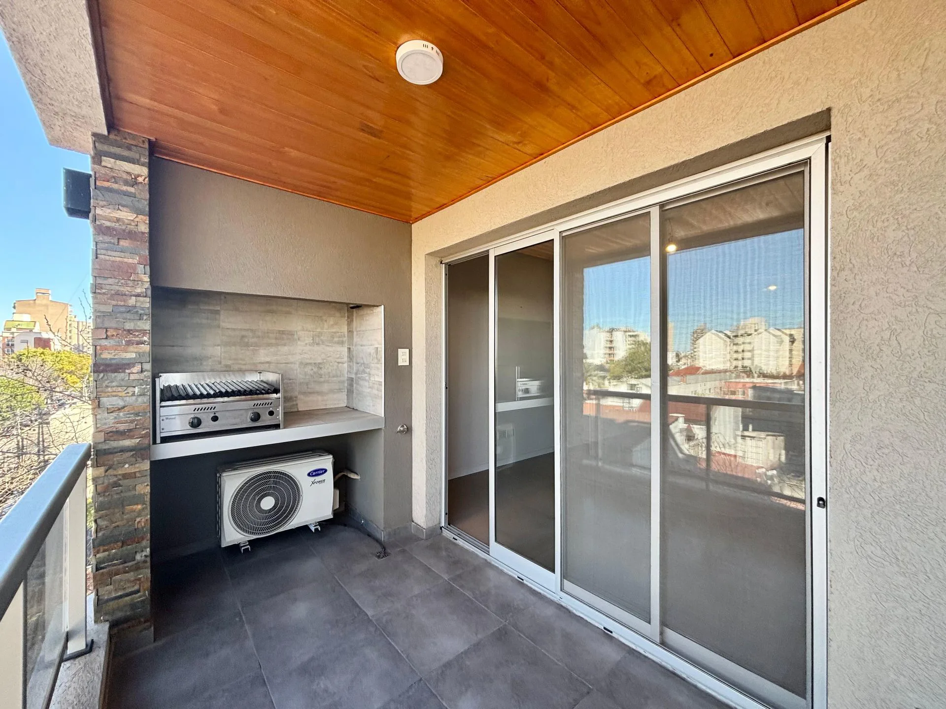 EN VENTA 3 AMB C/COCHERA DOBLE Y BALCON LANUS ESTE foto 3