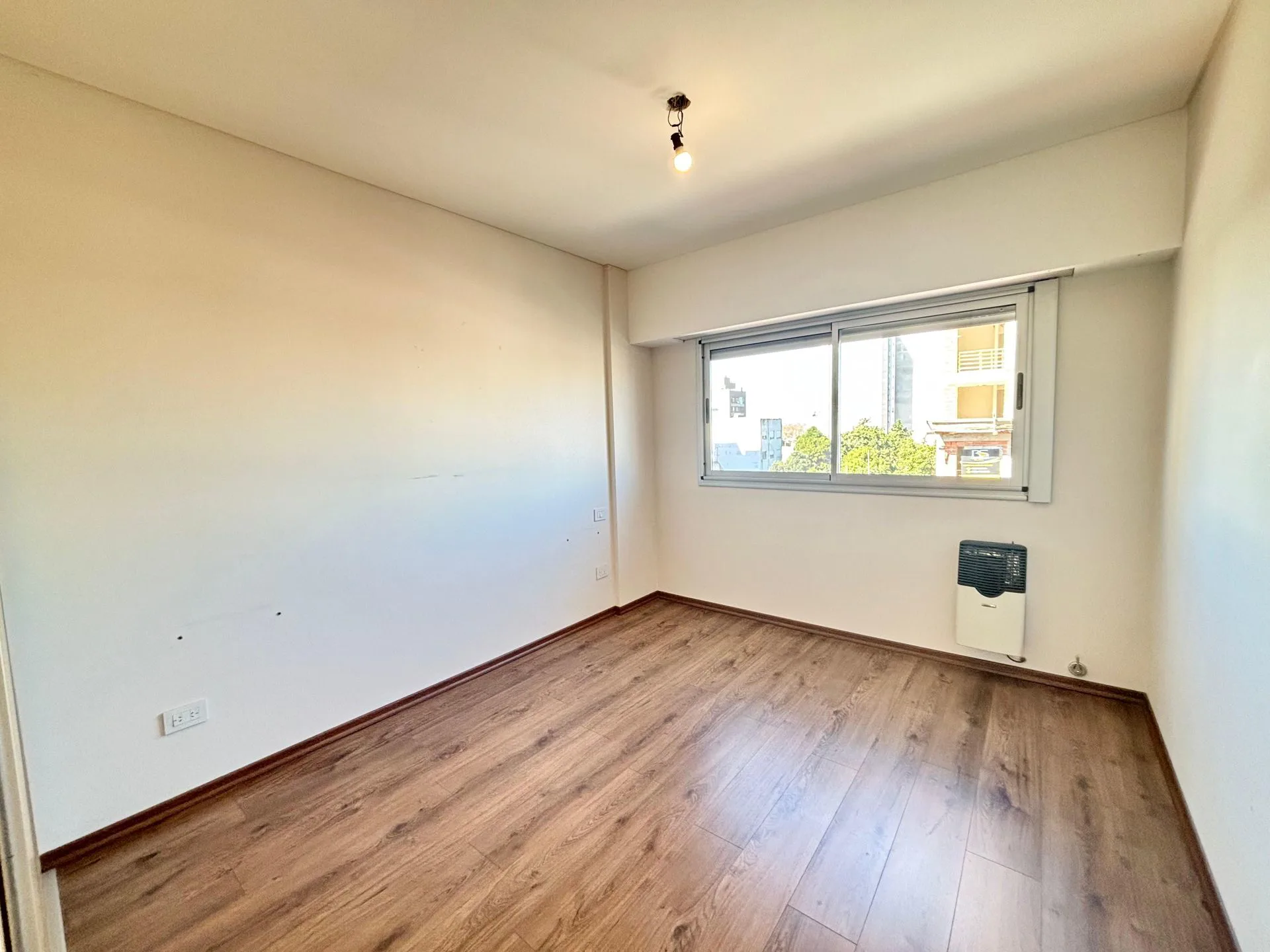EN VENTA 3 AMB C/COCHERA DOBLE Y BALCON LANUS ESTE foto 4