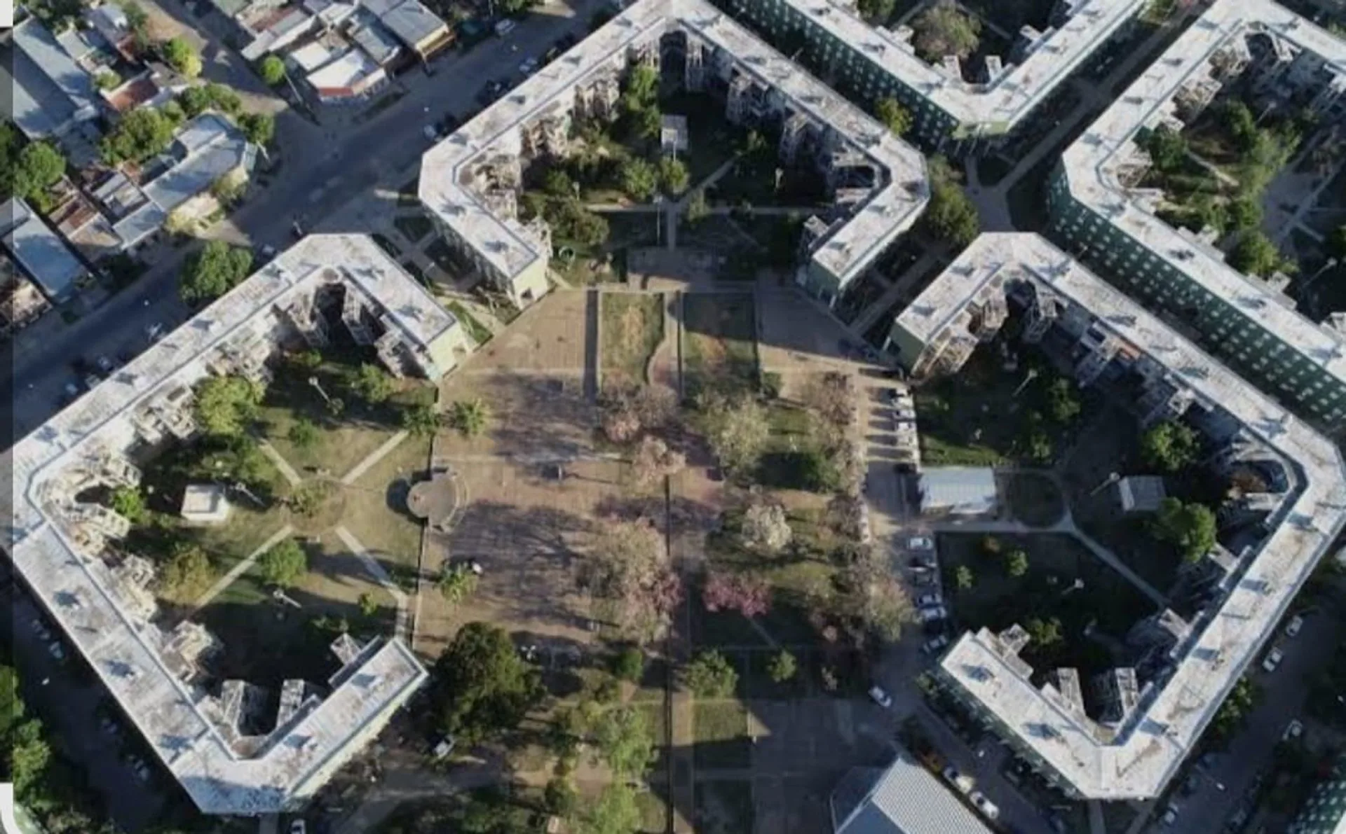 VENTA DE DPTO DE 2 DORM FONAVI CENTENARIO MZ10/P3 foto 2