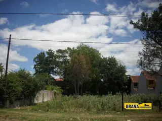 HERMOSO LOTE DE TERRENO SOBRE AV Ill foto 3