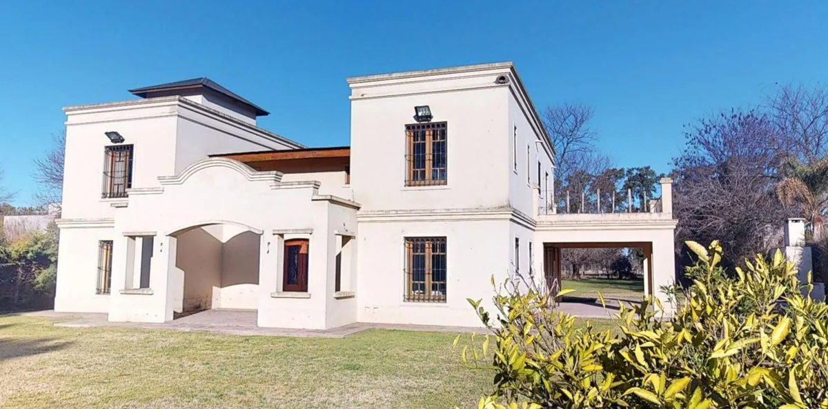 Casa a la venta en Robles Del Monarca foto 2