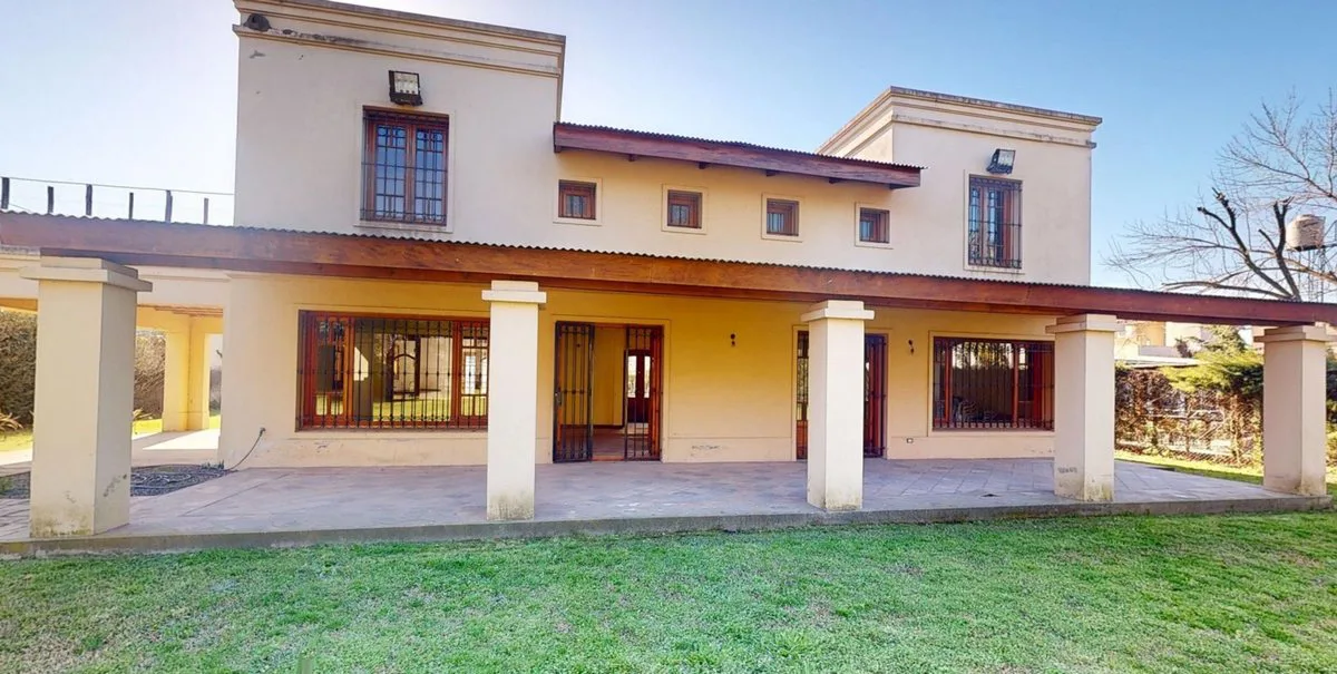 Casa a la venta en Robles Del Monarca foto 3