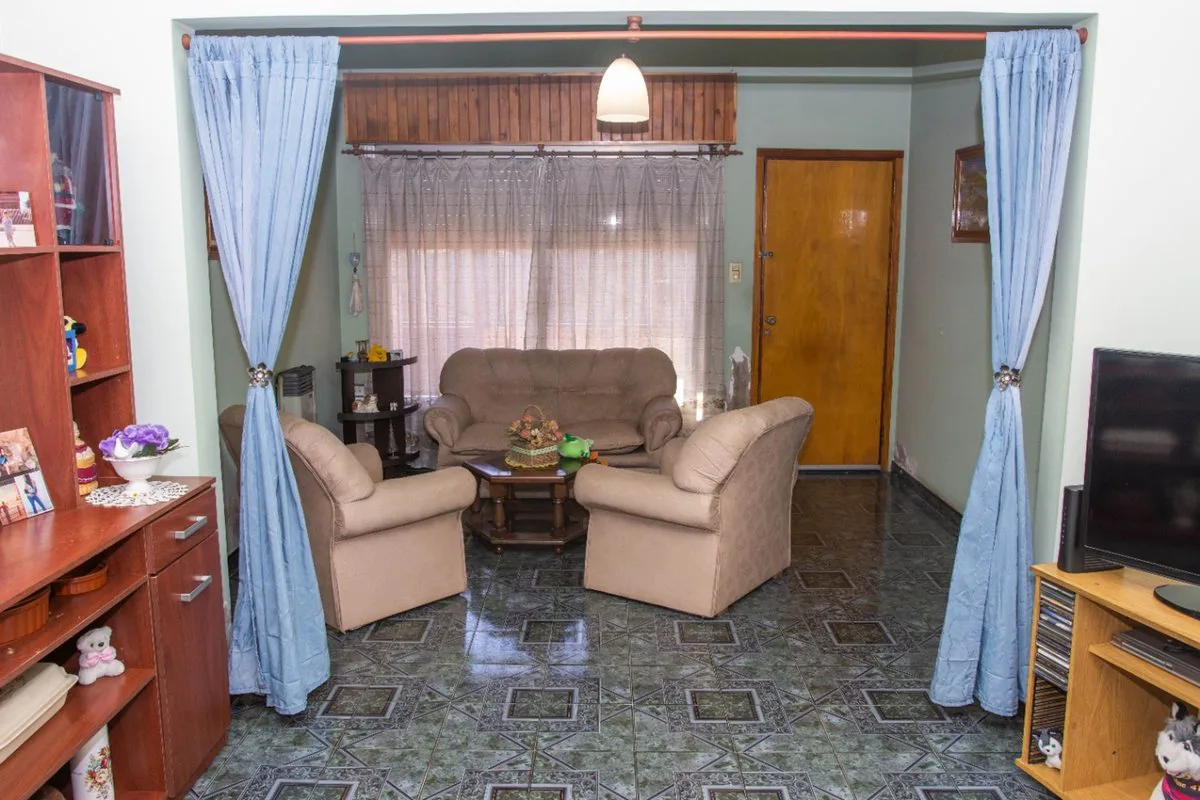VENTA CASA 3 AMB CON GARAGE - LUIS GUILLON foto 2