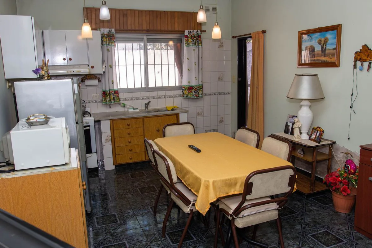 VENTA CASA 3 AMB CON GARAGE - LUIS GUILLON foto 3