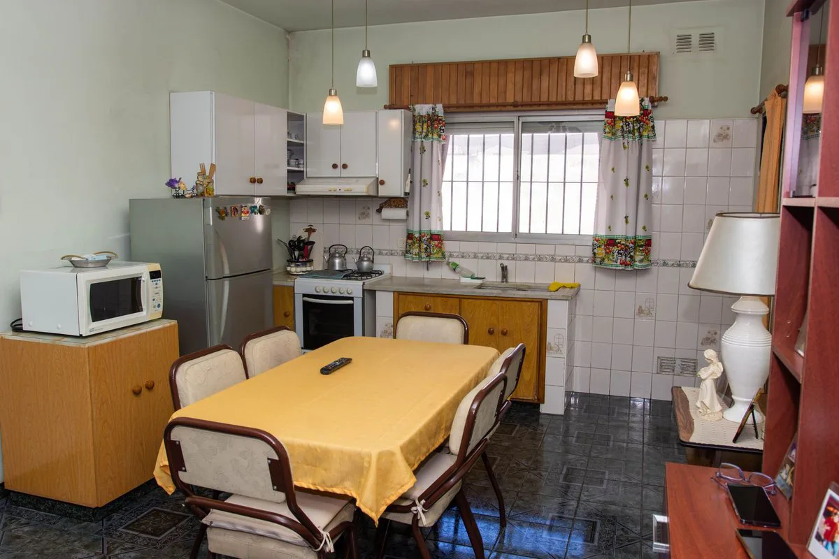 VENTA CASA 3 AMB CON GARAGE - LUIS GUILLON foto 4