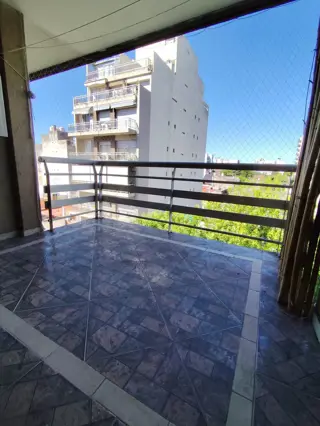 Alquiler Amplio depto de 2 amb con Balcon aterrazado foto 5