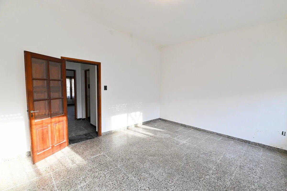 SE VENDE CASA 2 DORM C/ COCH y JARDIN foto 4