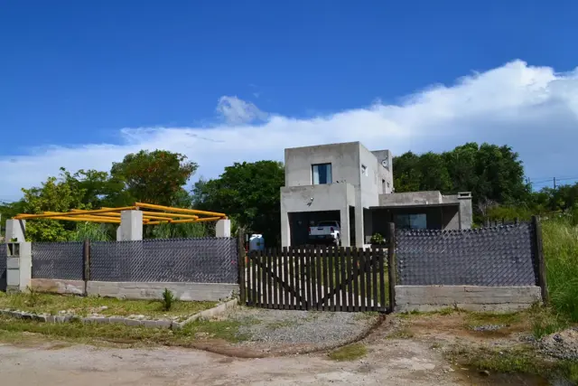PROPIEDAD EN BARRIO CERRADO KEOKEN , TANTI