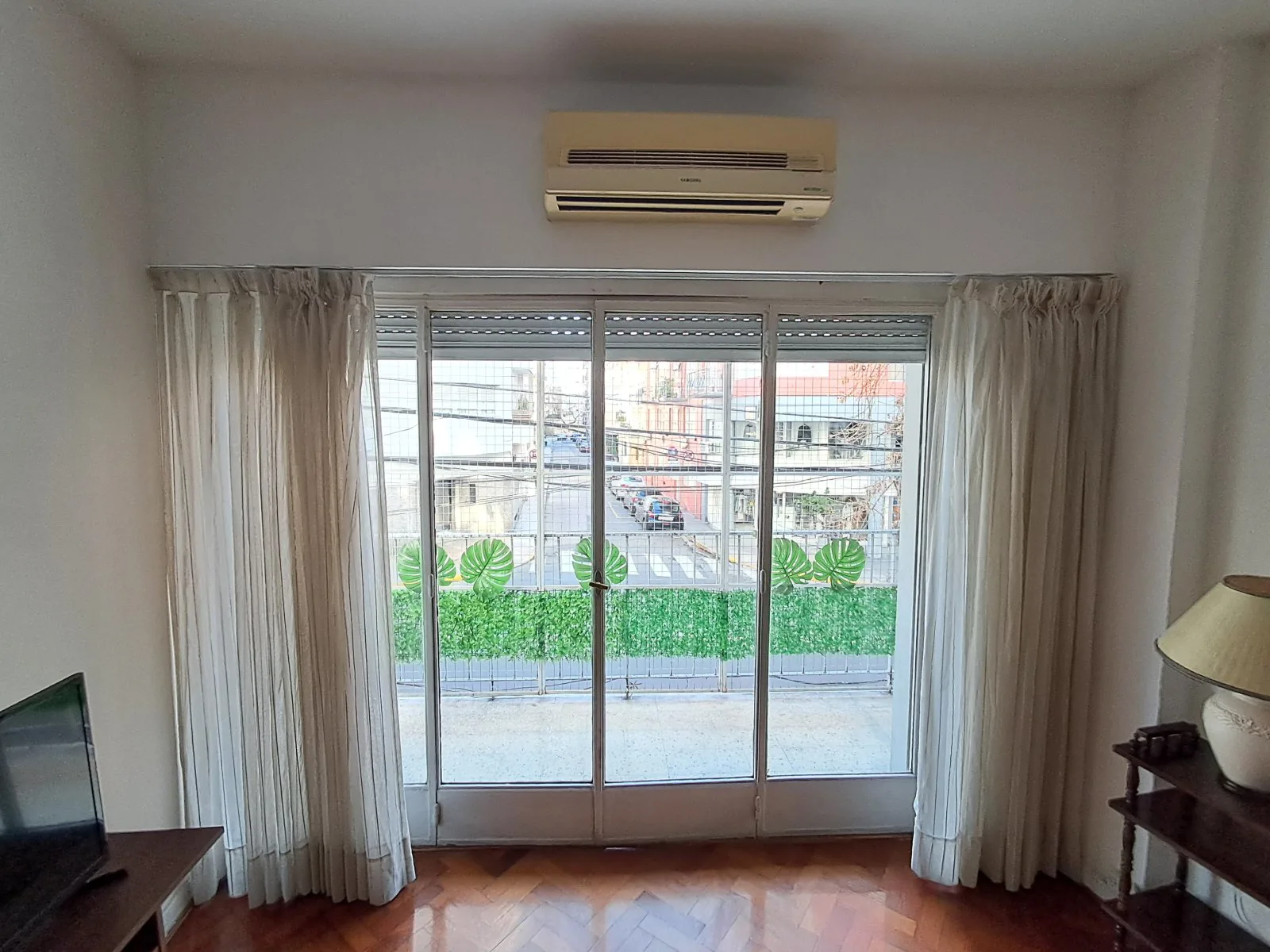Luminoso departamento 4 ambientes amoblado en excelente ubicación. Desde Enero foto 3