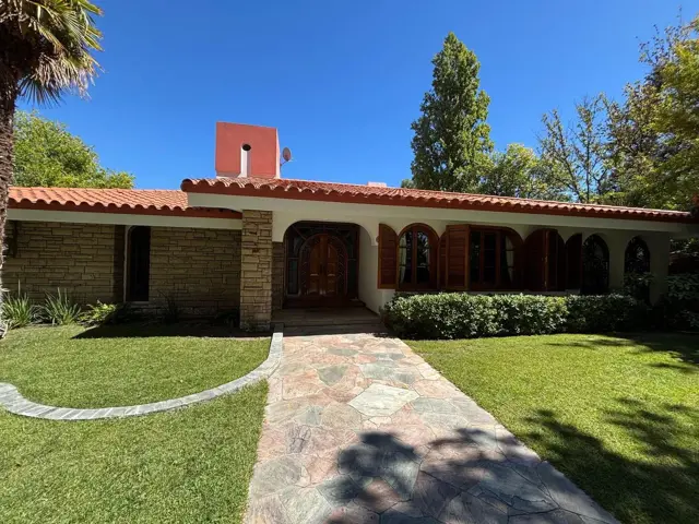 GRAN CASA DE CATEGORÍA SOBRE DARRAGUEIRA, CHACRAS