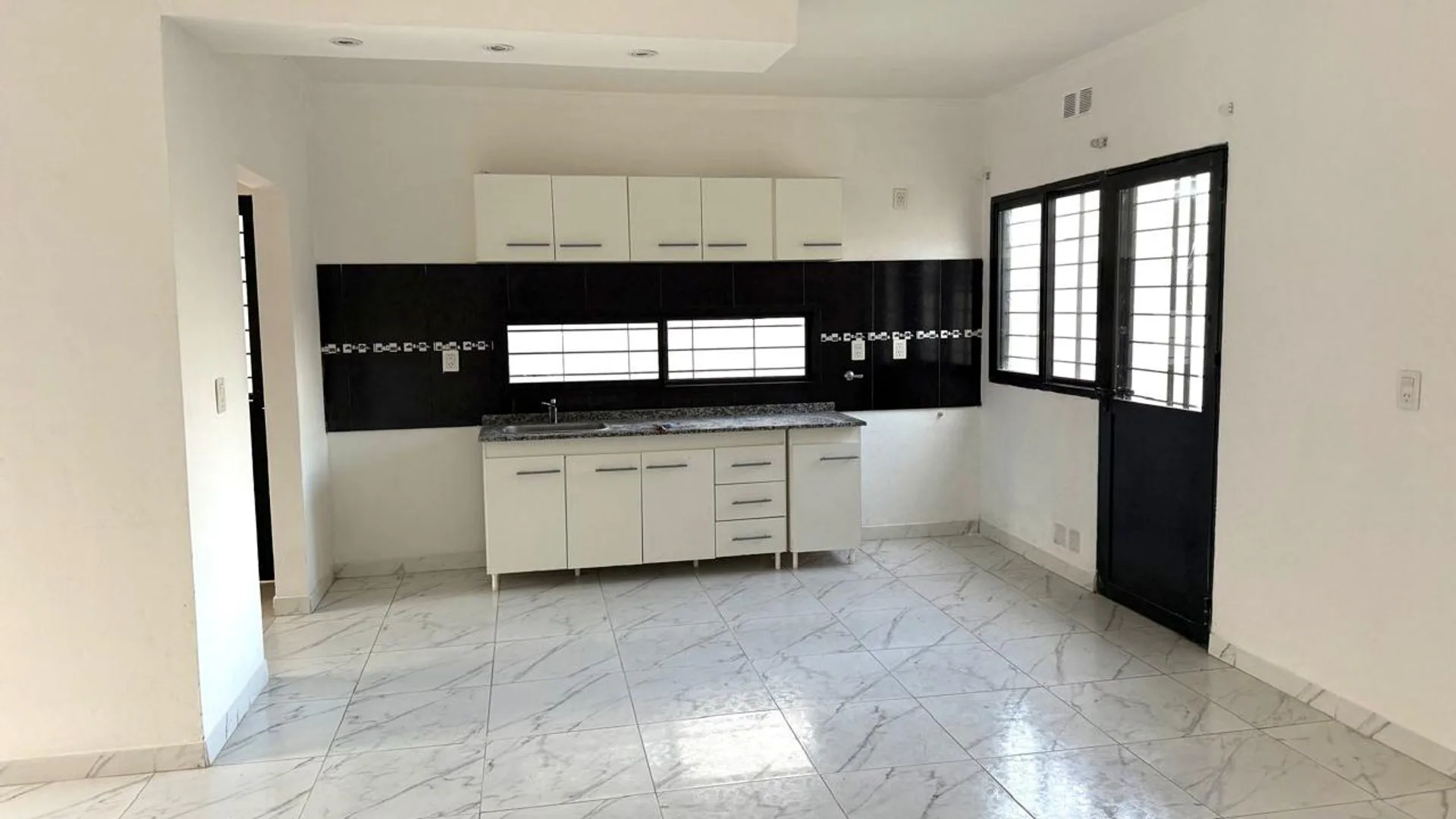 Se vende casa de tres dormitorios! foto 3