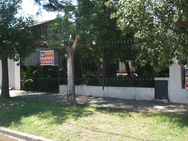 LOTE CON CASA PREMOLDEADA