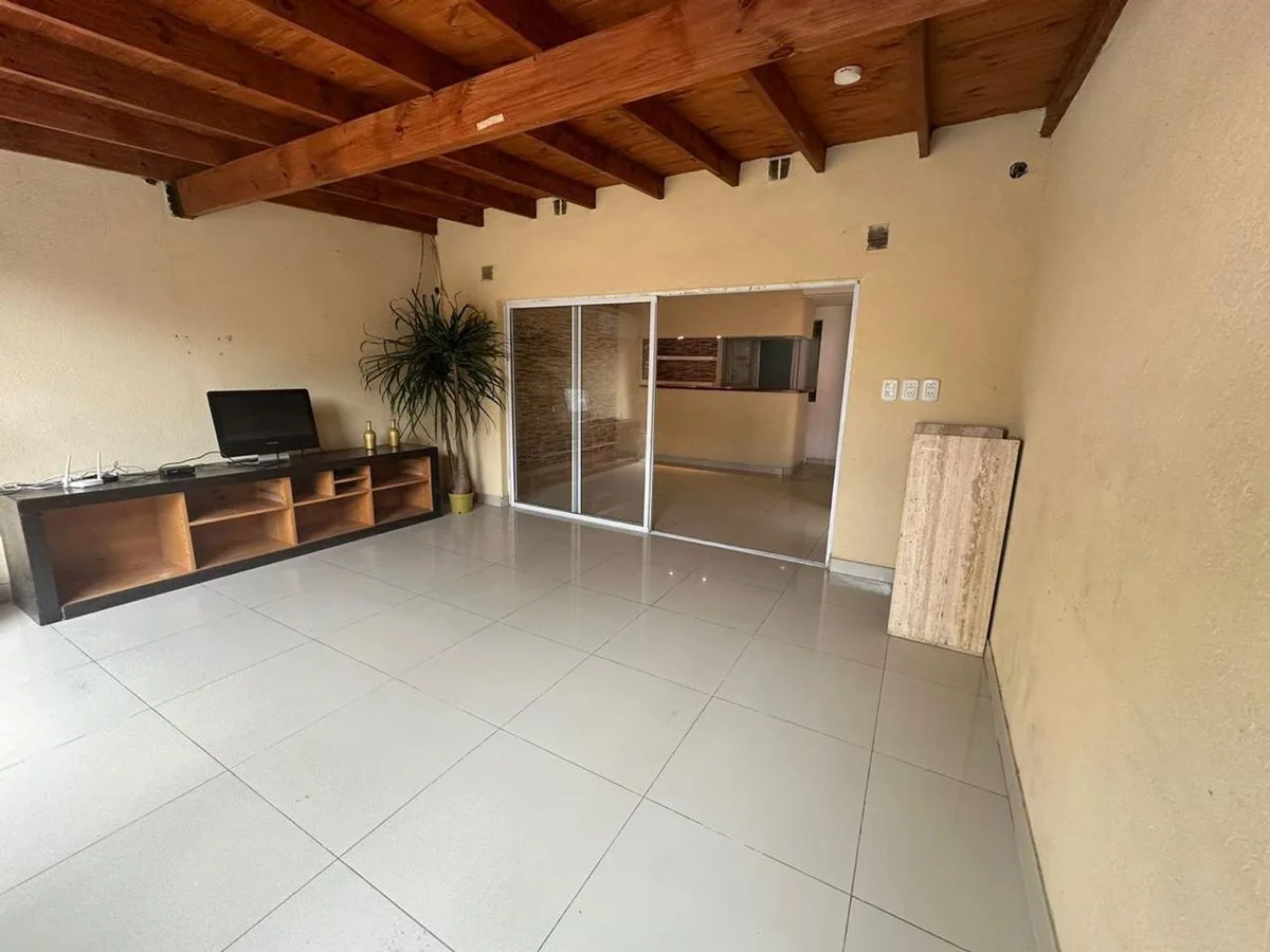 Local Comercial Y Casa Moderna Mercedes foto 3