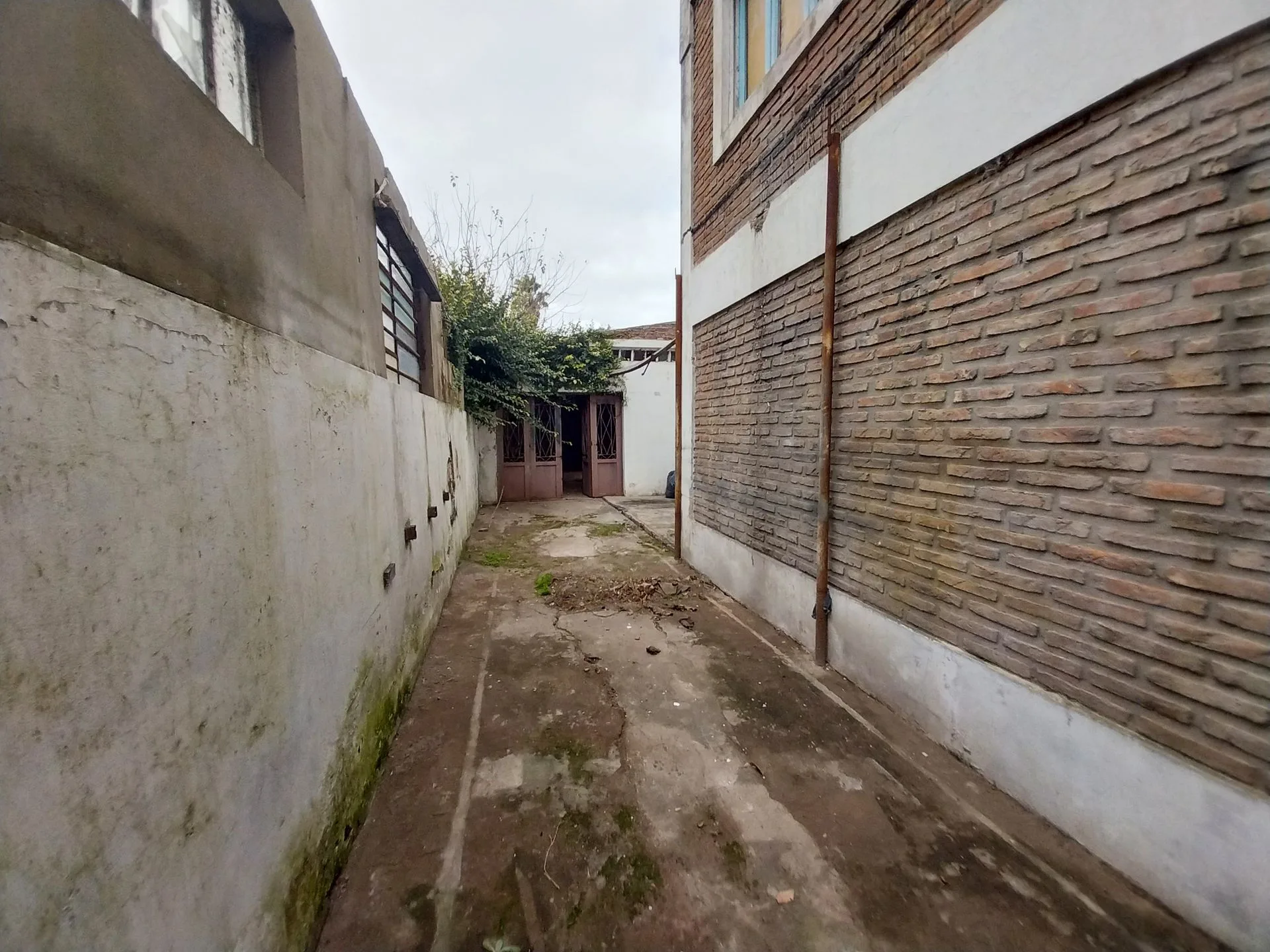 Terreno en venta en Ringuelet La Plata con galpón. foto 5