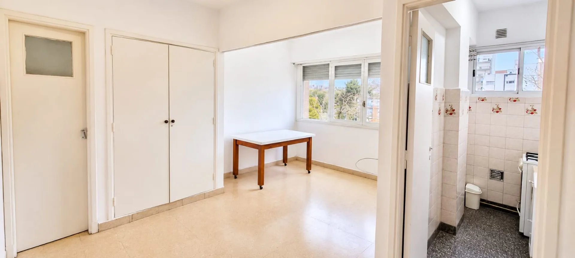 VENTA DEPARTAMENTO MONOAMBIENTE FRENTE PLAZA COLON foto 3