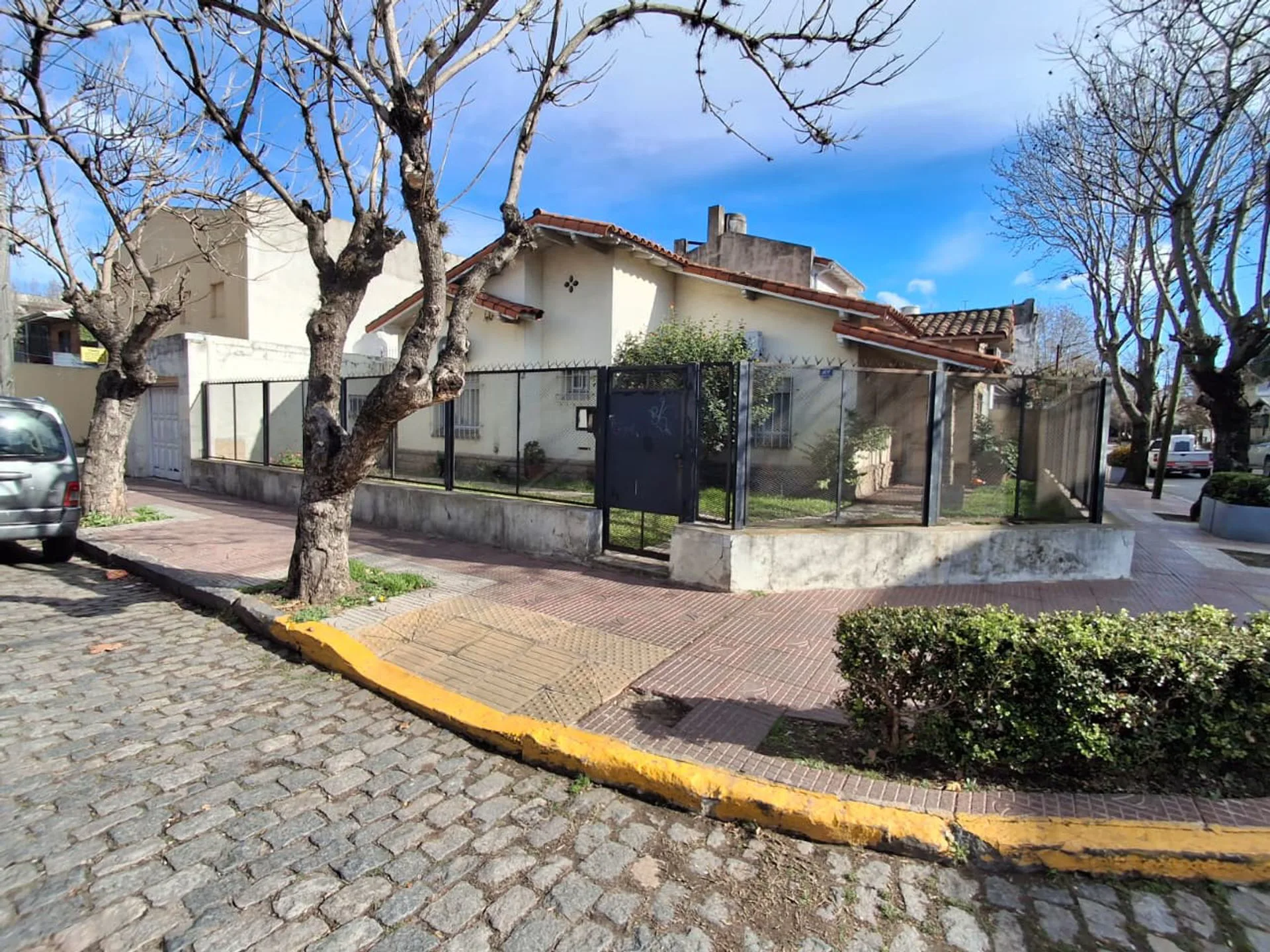 Venta Casa 4 ambientes + Garage en San Fernando foto 2