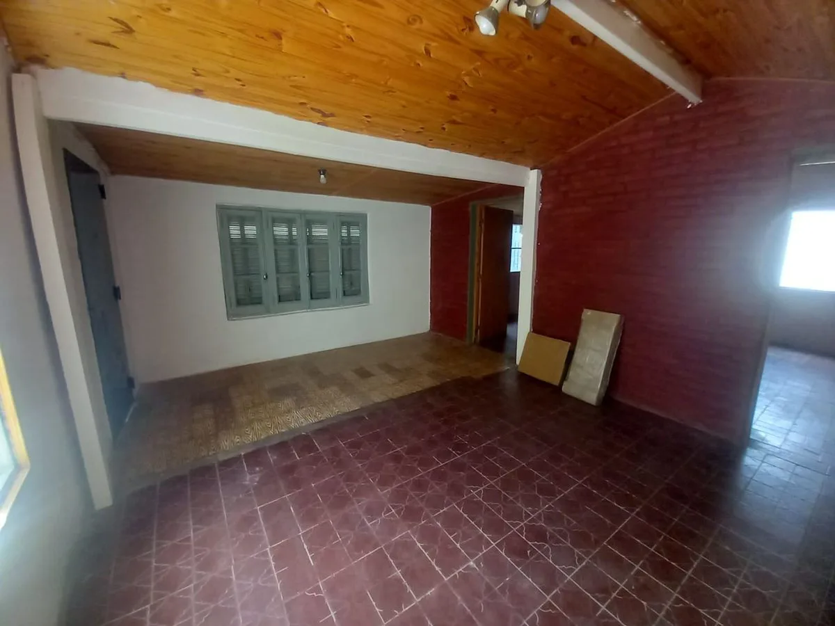 venta de casa mas departamentos en Juana Koslay foto 2