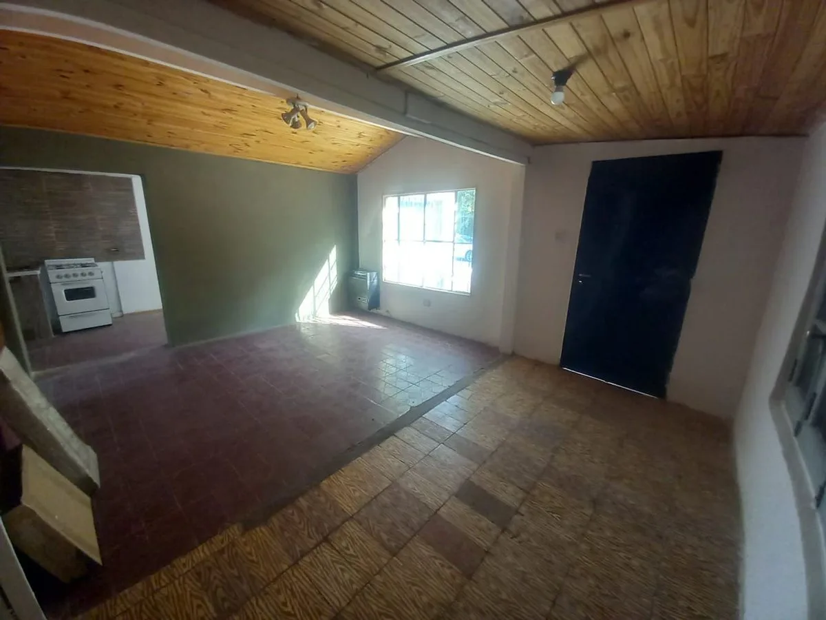 venta de casa mas departamentos en Juana Koslay foto 3