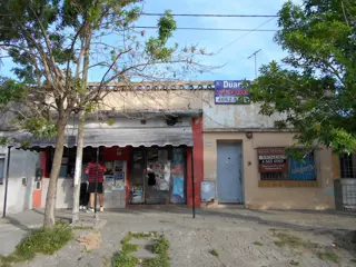 2 casas y local en William Morris foto 1