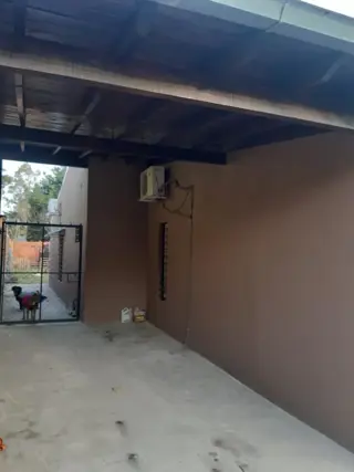 EXCELENTE PROPIEDAD DE CUATRO AMBIENTES NUEVA  MODERNA Y BIEN UBICADA CON JARDIN ENTRADA DE AUTO PASANTE GALPON Y FONDO LIBRE foto 3