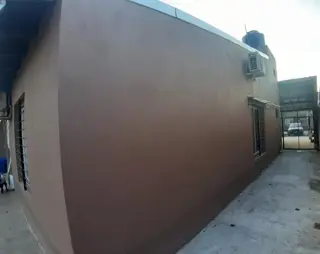 EXCELENTE PROPIEDAD DE CUATRO AMBIENTES NUEVA  MODERNA Y BIEN UBICADA CON JARDIN ENTRADA DE AUTO PASANTE GALPON Y FONDO LIBRE foto 4