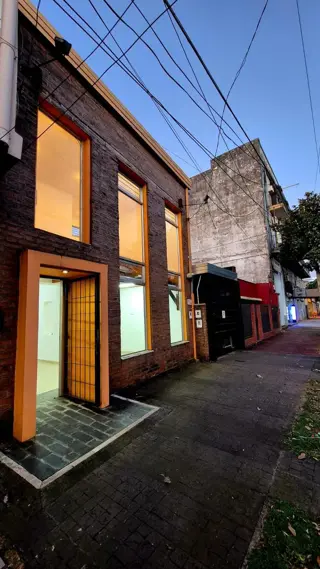 LOCAL COMERCIAL EN VENTA EXCLUSIVA UBICACIÓN.- OPORTUNIDAD foto 2
