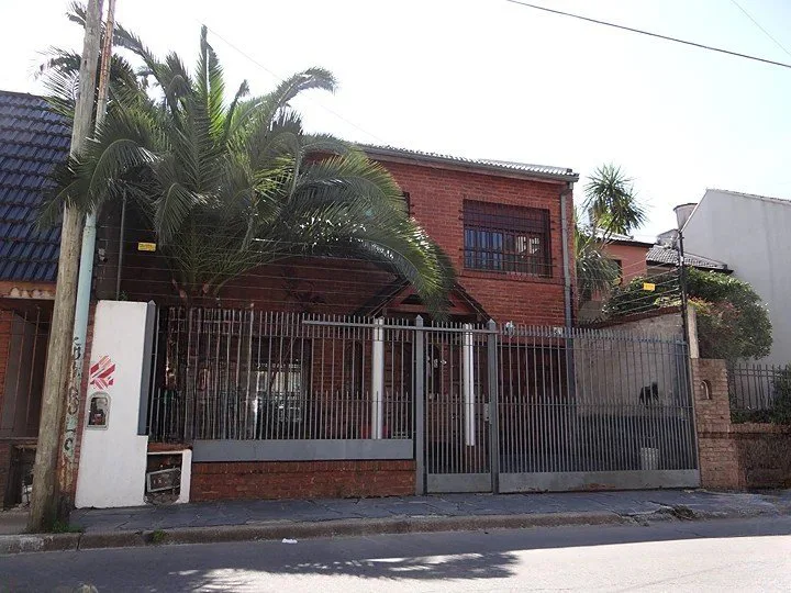 Casa 5 amb Garaje pasante ,pileta quincho y gimnasio foto 2