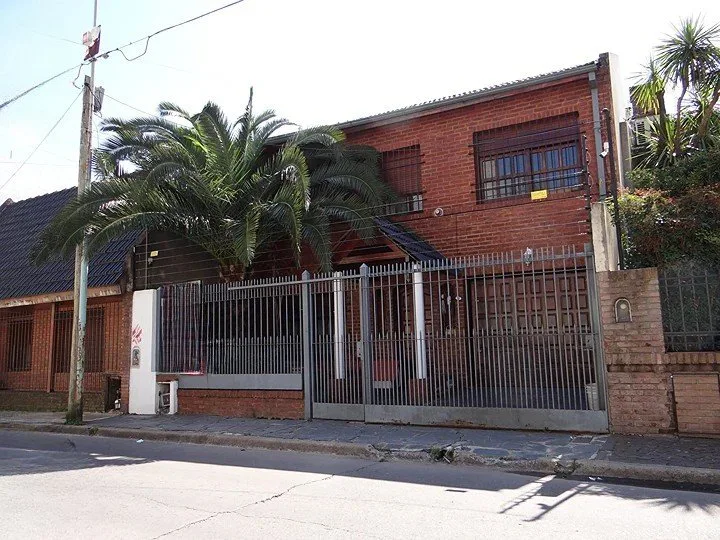 Casa 5 amb Garaje pasante ,pileta quincho y gimnasio foto 3
