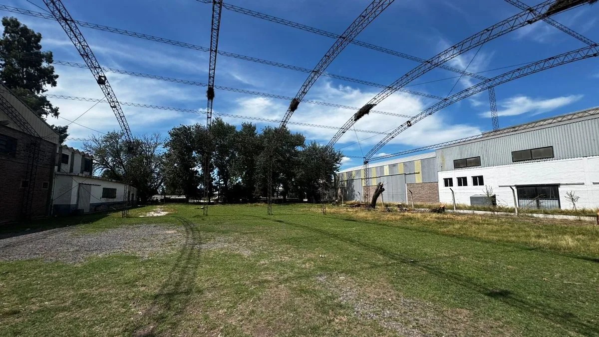 SE VENDE GALPON CON OFICINAS EN PARQUE INDUSTRIAL foto 4