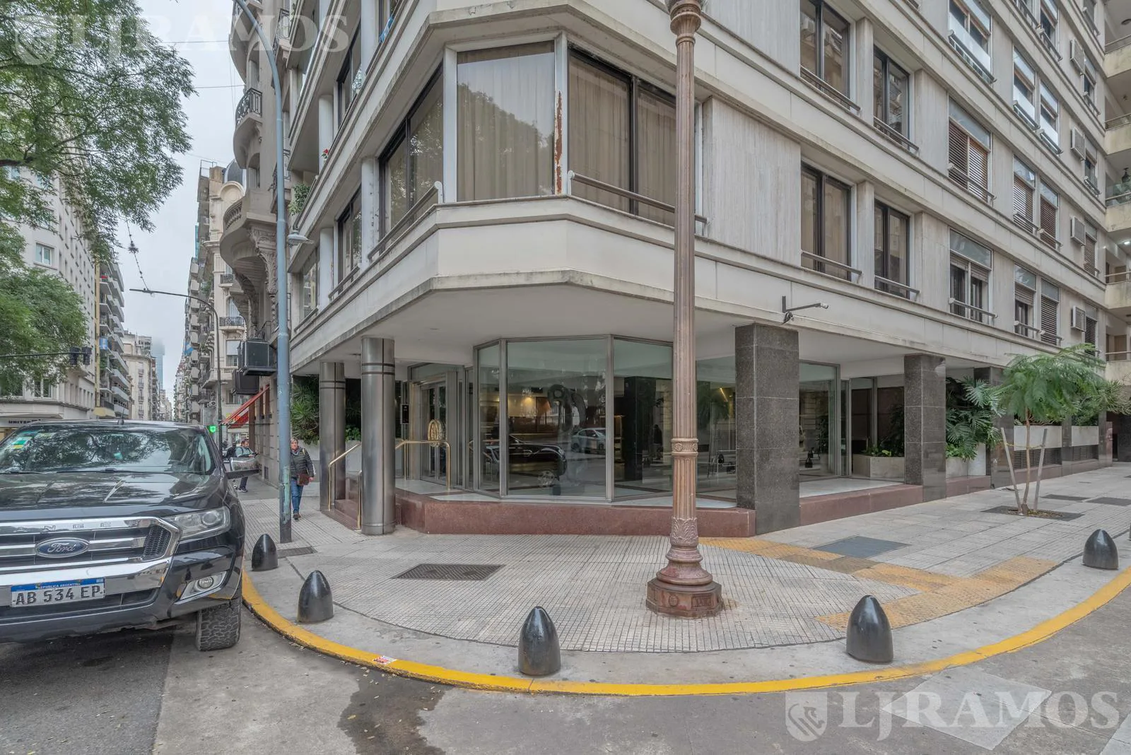 Exclusivo piso en Plaza San Martin foto 2
