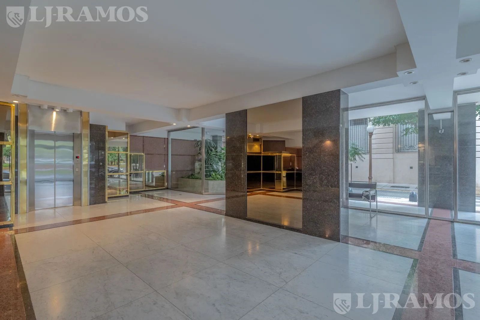Exclusivo piso en Plaza San Martin foto 4