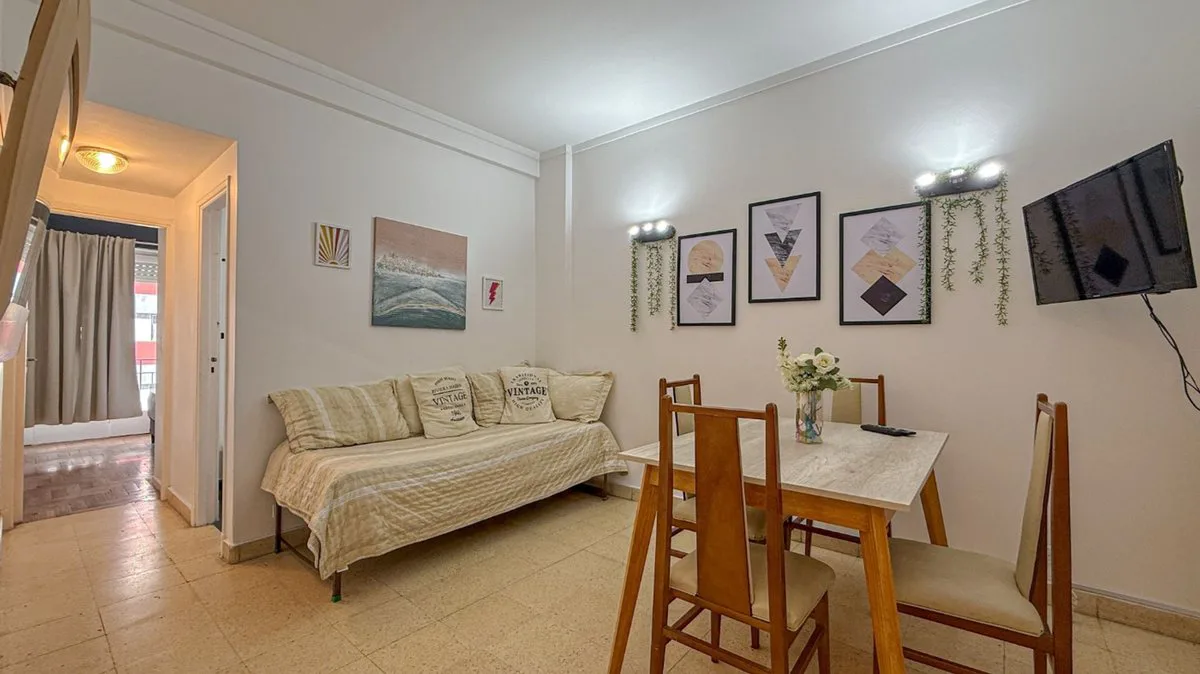 Venta Departamento 2 ambientes P Colón a la calle