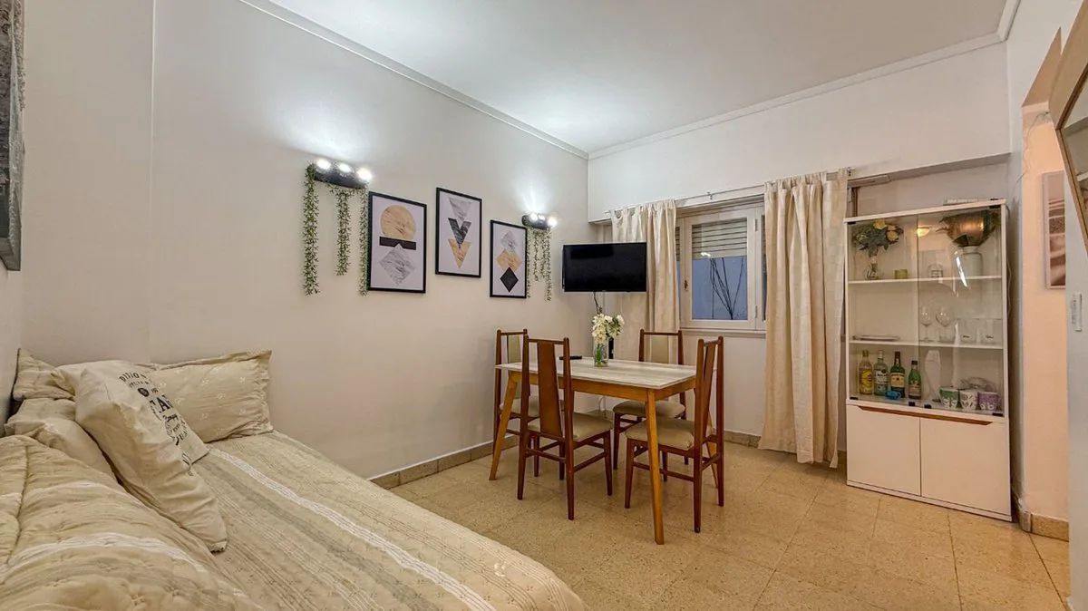 Venta Departamento 2 ambientes P Colón a la calle foto 2