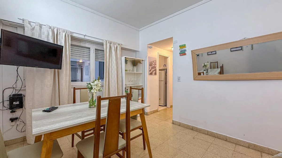 Venta Departamento 2 ambientes P Colón a la calle foto 4