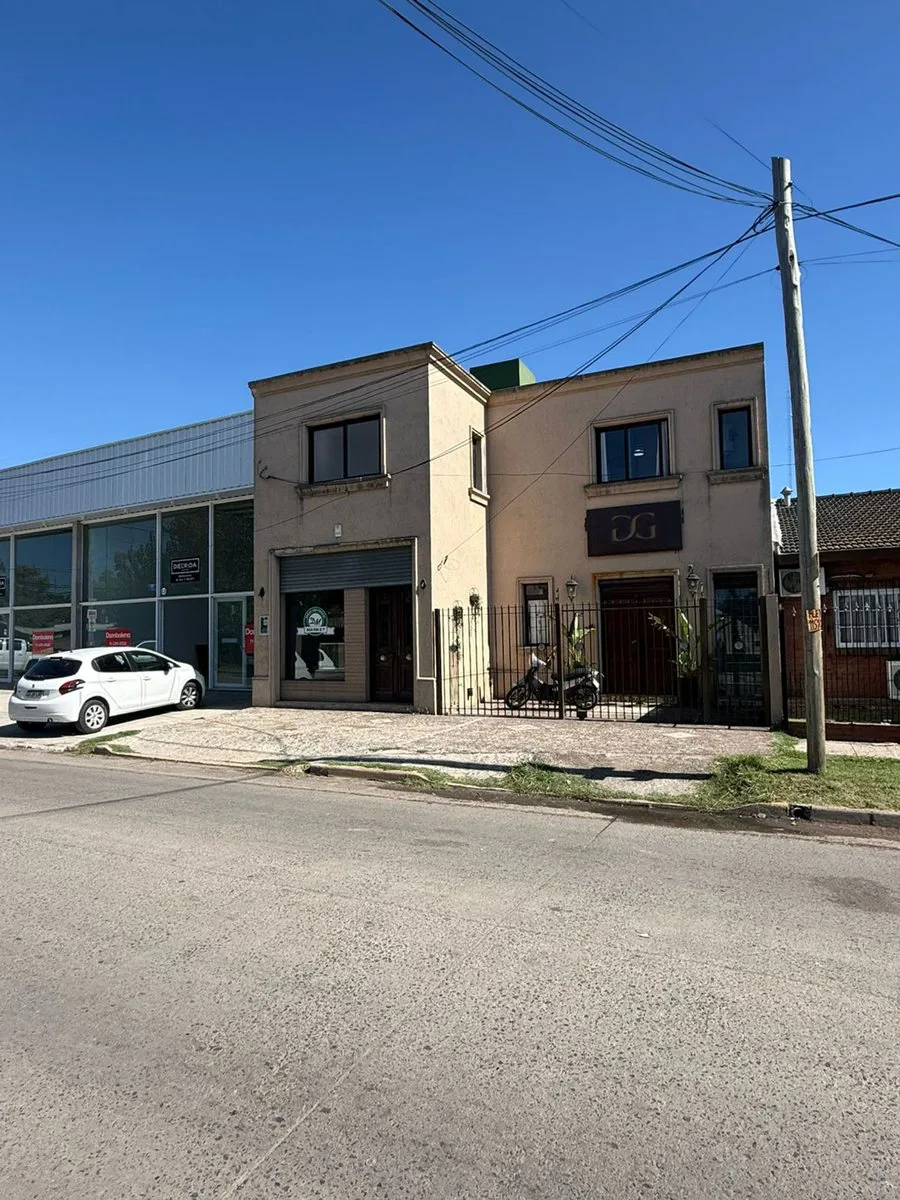 VENTA Local Comercial - A 100Mts del Acceso Oeste foto 2