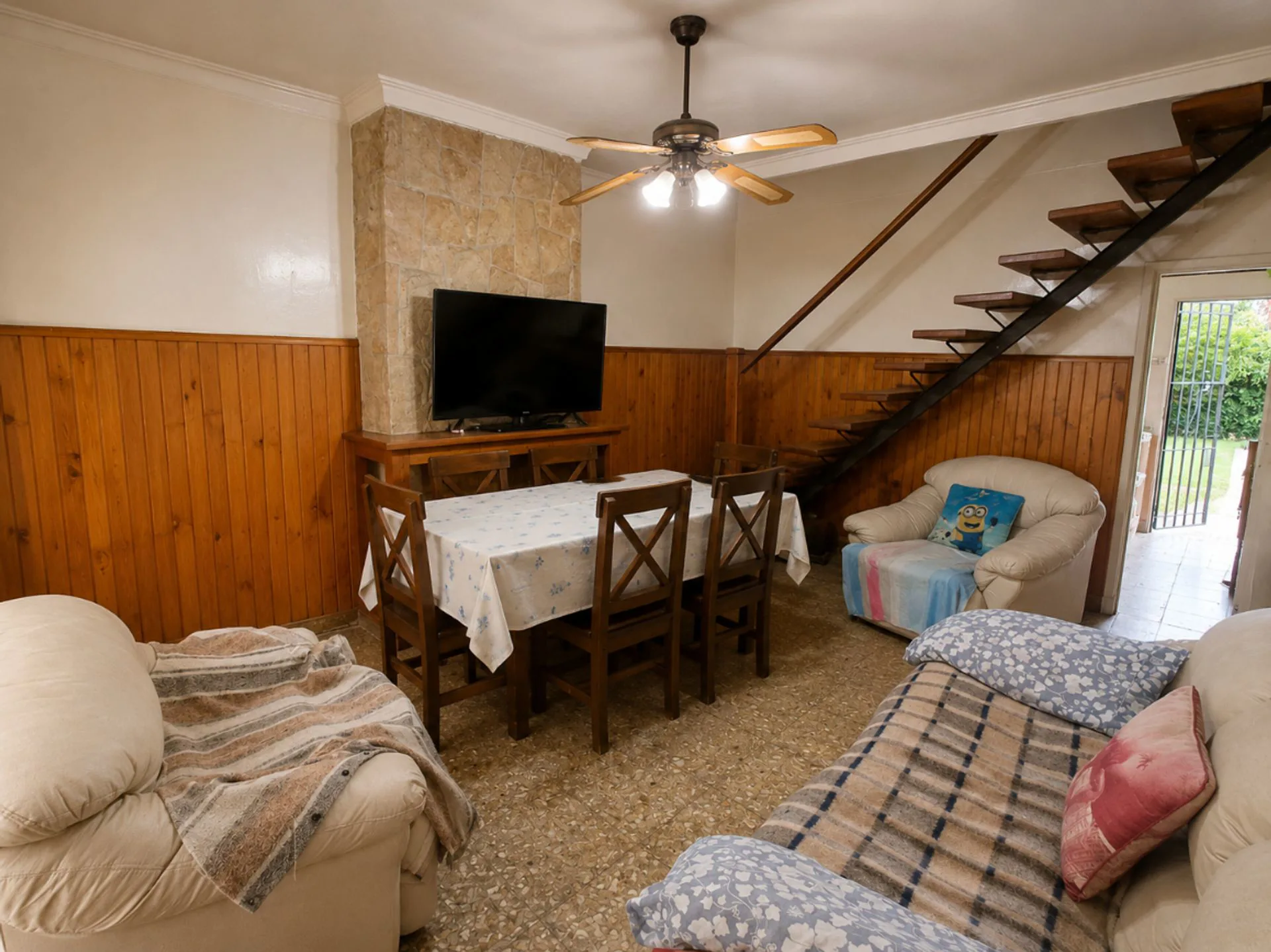 VENTA CHALET 5 AMB GARAGE PATIO Y QUINCHO foto 2