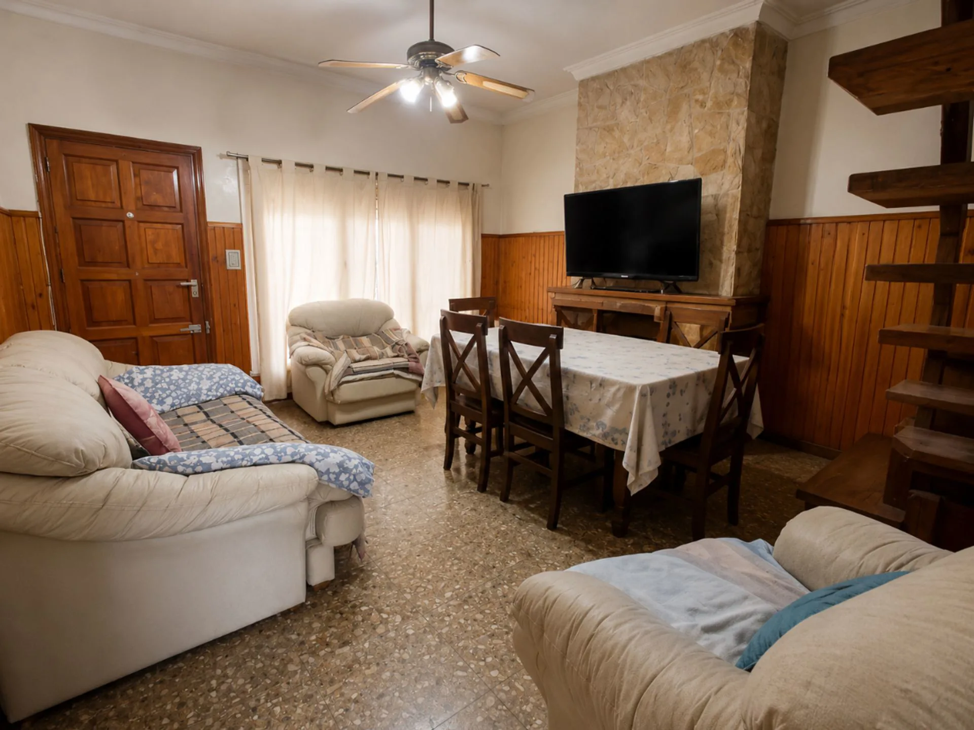 VENTA CHALET 5 AMB GARAGE PATIO Y QUINCHO foto 3
