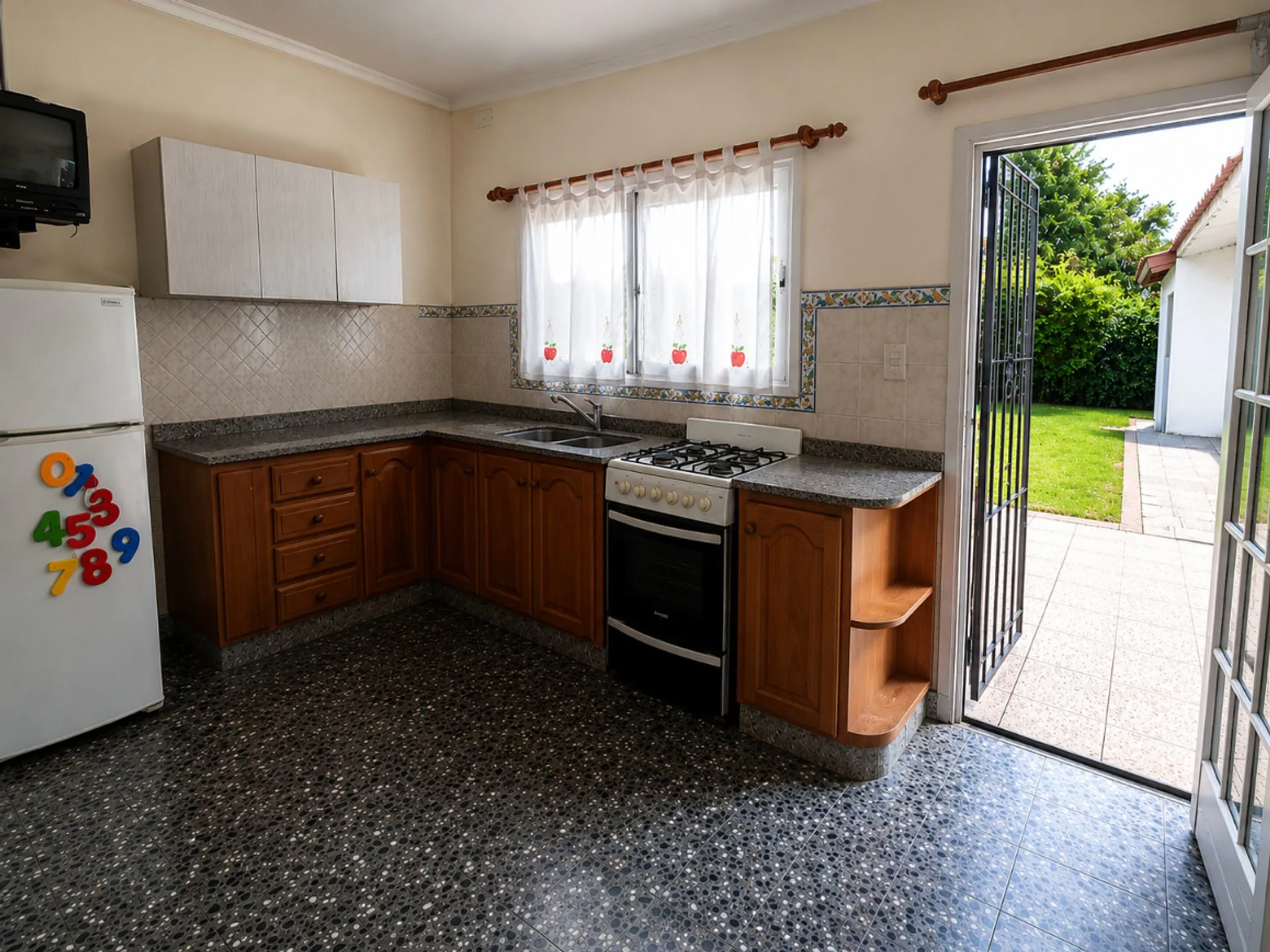 VENTA CHALET 5 AMB GARAGE PATIO Y QUINCHO foto 5