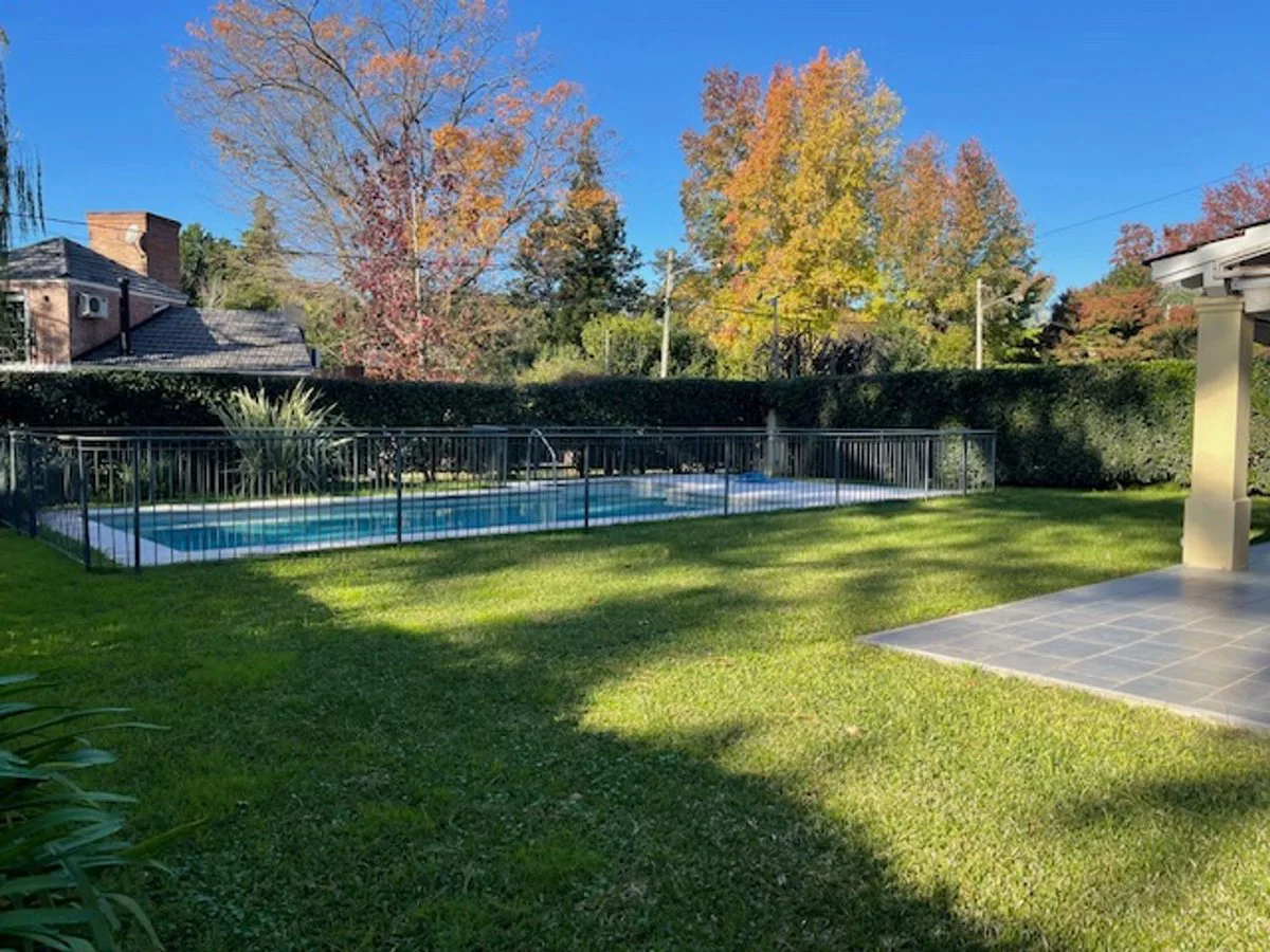 Venta  Casa 4 ambientes ,piscina  C C Los Troncos foto 2
