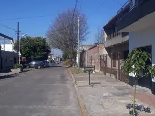 VENTA CASA 5 AMB. C/QUINCHO Y PILETA BERNAL OESTE foto 2