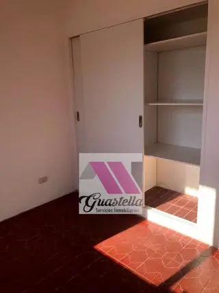 OPORTUNIDAD DEPARTAMENTO 2 DORMITORIOS CON BALCON A 4 CUADRAS DEL CENTRO foto 2