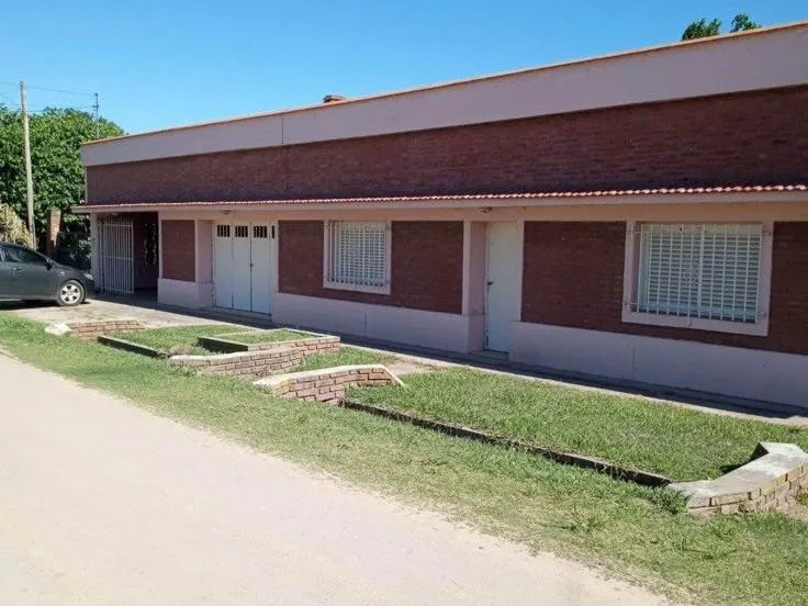 Casa Quinta Sauce Viejo 5 ambientes + Pileta + Cancha de Padle + Jardín + Cochera + Parrilla foto 2