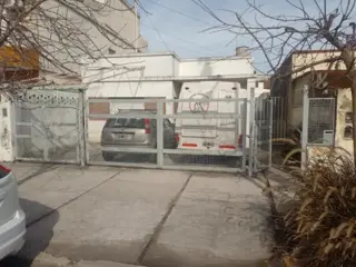 CASA DE DOS AMBIENTES CON ENTRADA DE AUTO. foto 4