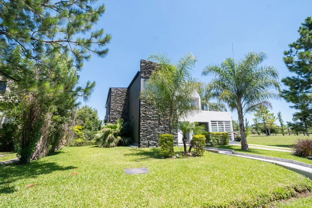 Venta casa en Aires del Llano foto 3