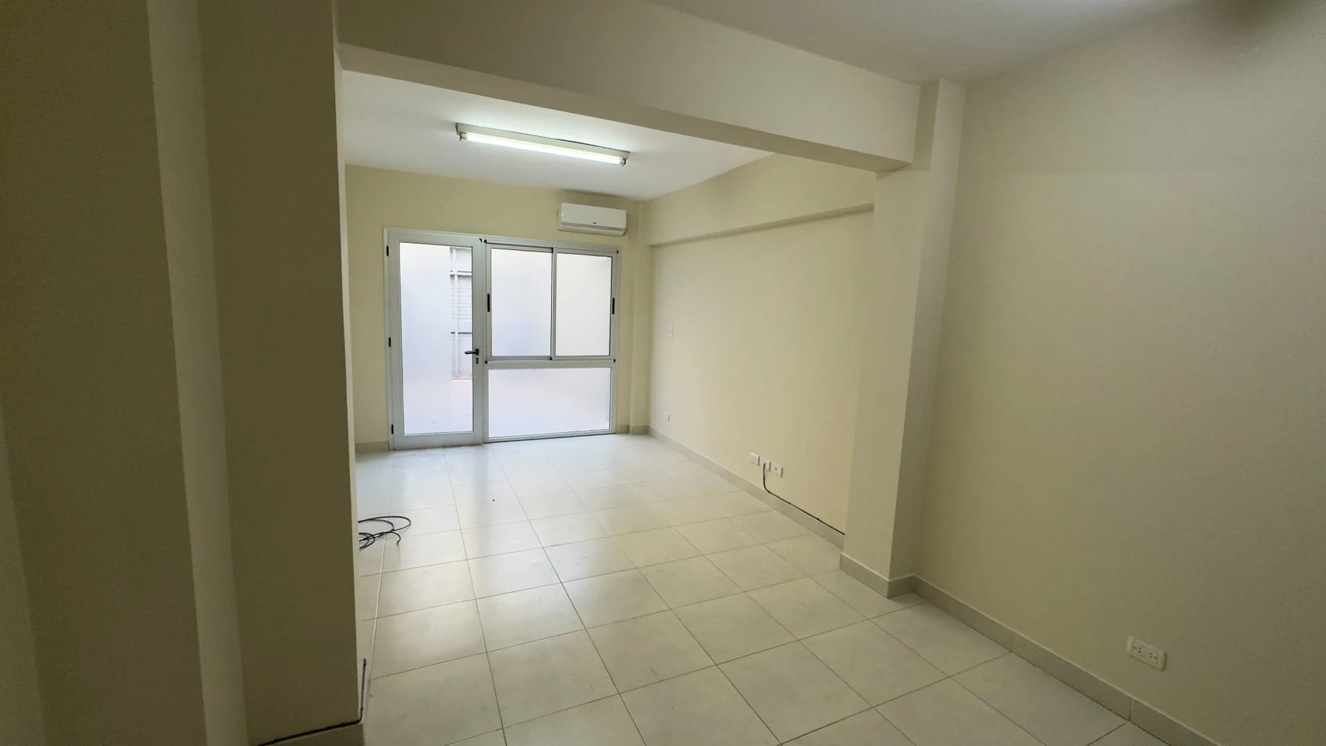 VENTA MONOAMBIENTE CON COCHERA ZONA PASEO GÜEMES foto 2